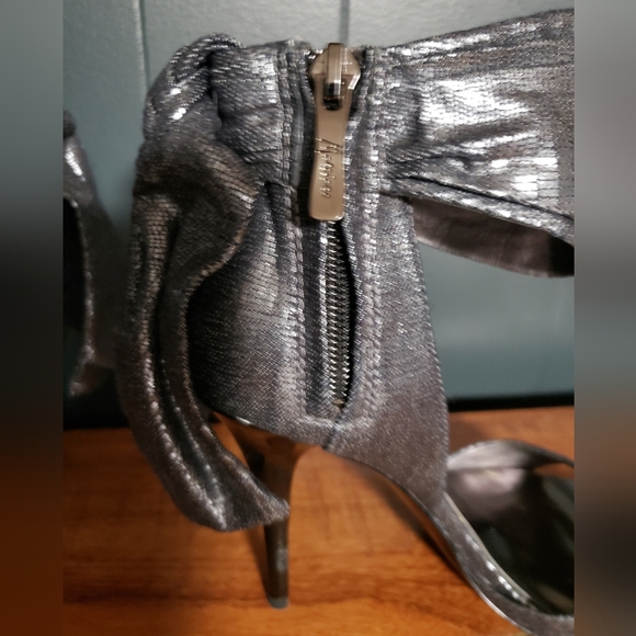 Guess Roxanne shoes size 8M - Picture 3 of 7